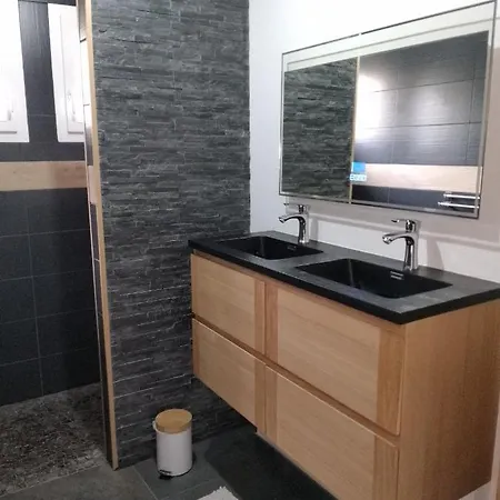 Maison 2 Chambres Sur Sous-sol Holiday home *